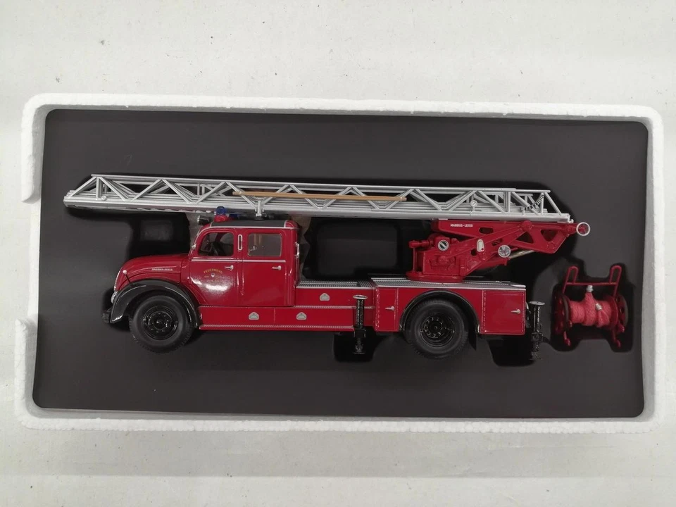  MINICHAMPS MAGIRUS 6500S FIRE ENGINE-1954 1/43 Used - Image 1 of 4