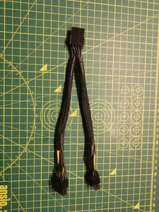 PCIe 8pin female to dual 8pin(6+2)pin GPU Y Cable Splitter UK FREE POST. Braided - Picture 1 of 4