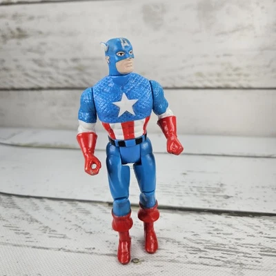 Figura de colección ajustable Toybiz Marvel Super Heroes Capitán América 1990 5" Foto 1 de 4