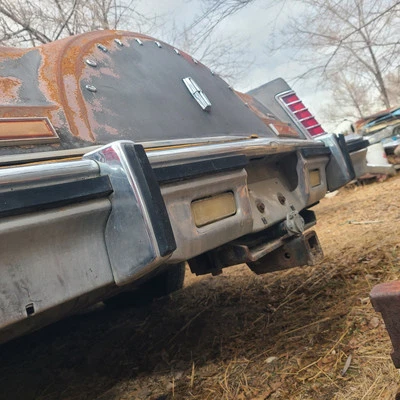 Parachoques trasero Lincoln Mark V 1977-1979 conjunto completo Zero Rot recogida local  Foto 1 de 4