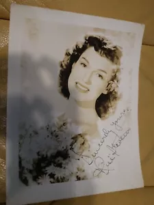 RISE STEVENS HAND SIGNED VINTAGE 10"x8" B&W PHOTOGRAPH CARMEN CHOCOLATE SOLDIER - Picture 1 of 2
