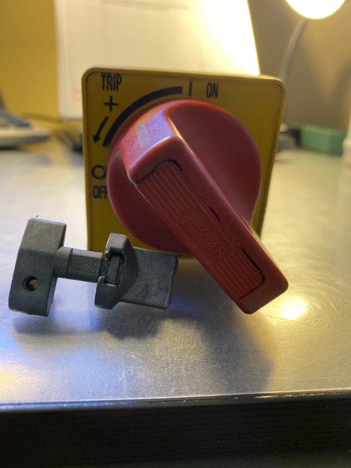 RH  PKZ2  USED  RED  HANDLE  FOR PKZ2 Moeller - Image 1 of 2