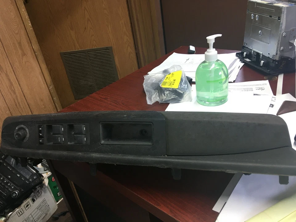 Jeep Patriot 2015 interruptor maestro ventana del conductor delantera izquierda OEM Foto 1 de 1