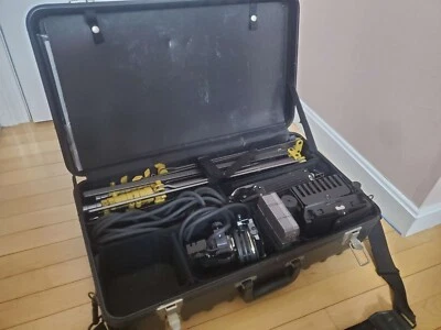 Lowel Pro Tota Omni 3 Luces Iluminación Portátil Tungsteno Estuche Soportes Paraguas Foto 1 de 4