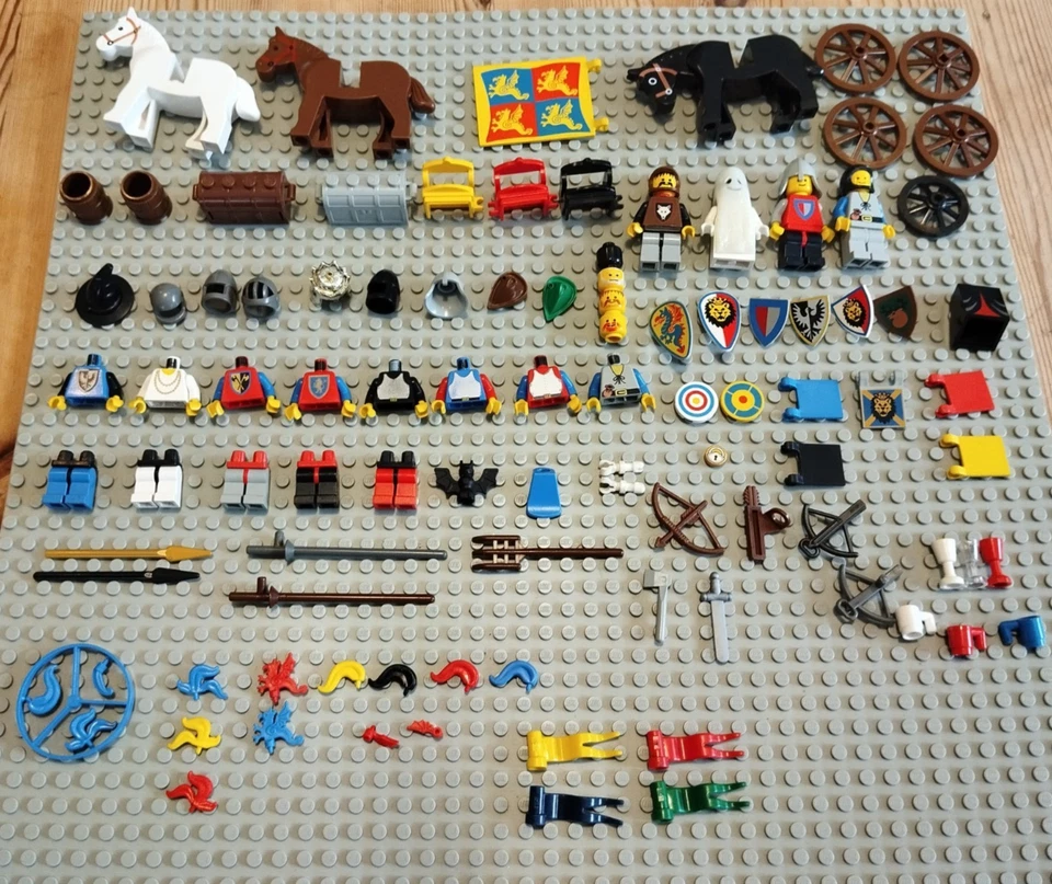 Lego Castle Vintage Knight Forestman Weapons 677 6090 6086 6080 More than Phot'd - Image 1 of 4