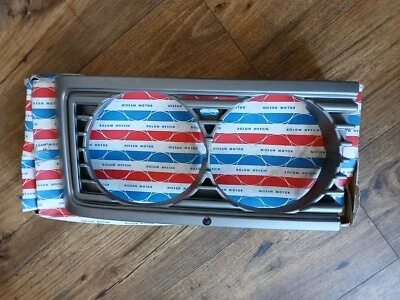 Nissan Urvan E23, bisel faro derecho, pieza original nueva.62410-R8001. Foto 1 de 2