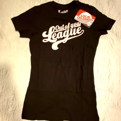 Camiseta vintage de celebridades locales "Fuera de tu liga" para mujer Foto 1 de 2