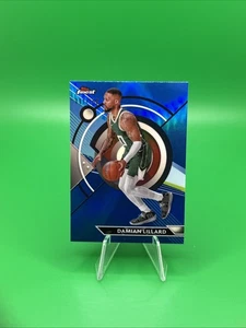 2023-24 Topps Finest - Common Damian Lillard #18 Blue Refractor 111/150. F11 - Picture 1 of 2