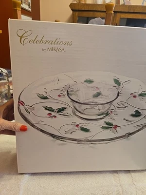 Plato y cuenco para astillas y salsas Mikasa Celebrations Collection “Merry Holly” nuevo en caja Foto 1 de 4