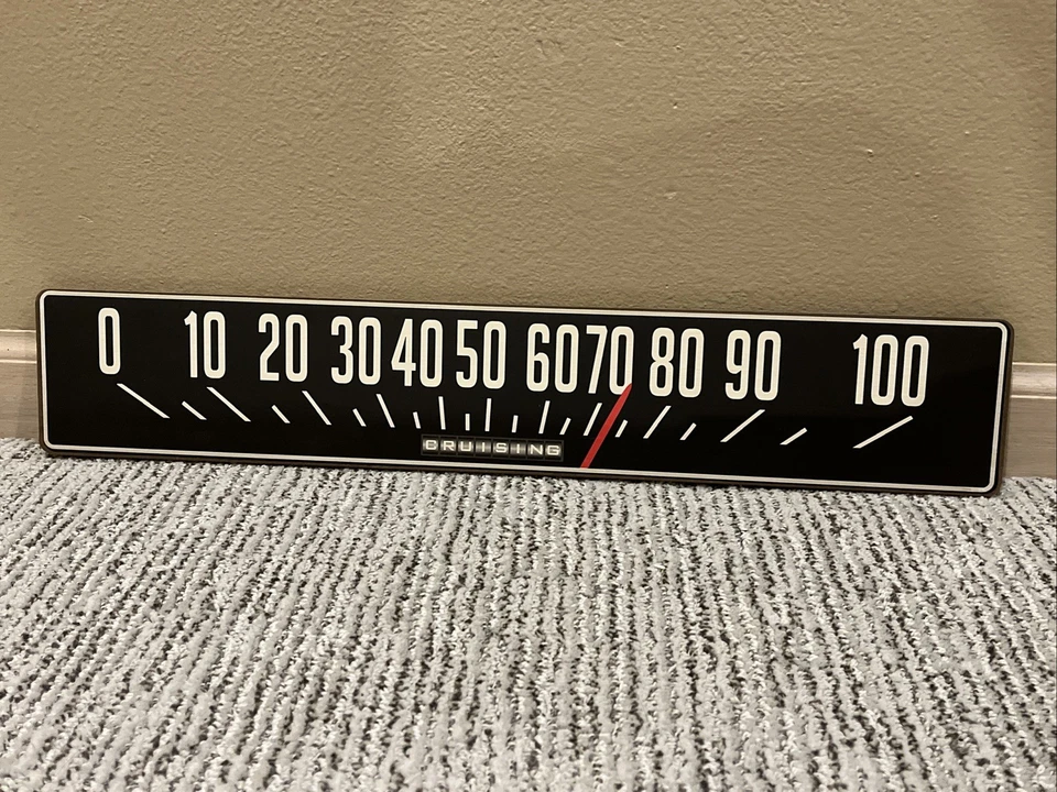 Velocímetro retro para automóvil montado en la pared de 20” x 4” con odómetro de crucero – ¡RARO! Foto 1 de 4