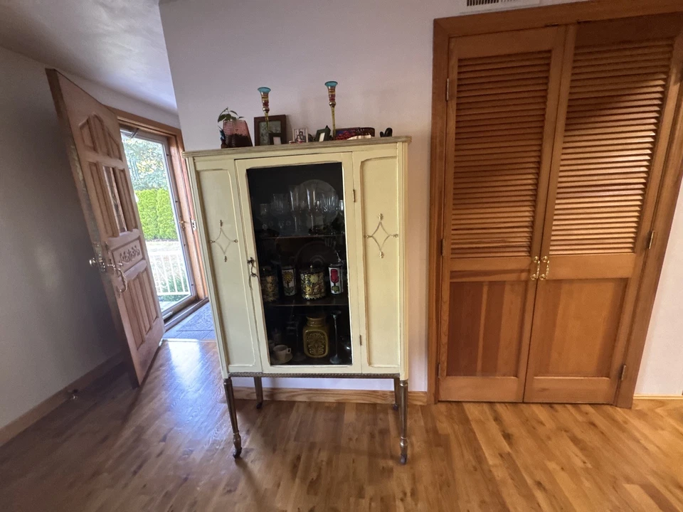 Vinheta de armário de porcelana antiga - Francesa genuína pintada à mão com Ormolu - Imagem 1 de 4