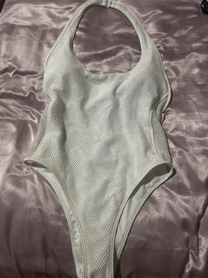 Victoria's Secret новый с Ярлыками белая сетка цельный купальник. Размер маленький новый никогда не носился. - Изображение 1 из 4