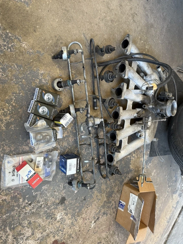 Volvo 164 Intake Manifold With Throttle Body , 2 Fuel Rails 10 Injectors + Seals - Image 1 of 4