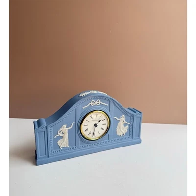 Reloj Vintage Wedgwood Jasperware | Horas de Baile Azul | Manto Neoclásico Foto 1 de 4