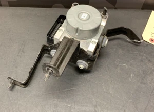 2019 FORD MUSTANG GT OEM ABS ANTI LOCK BRAKE MODULE UNIT USED - Picture 1 of 8