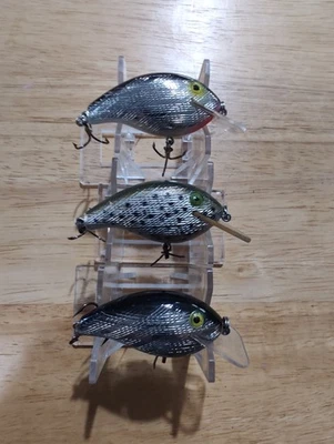 #622 Lot Of 3 Vintage Rebel Wee R Square Bill Crankbait Fishing Lure 2 Colors - Image 1 of 4