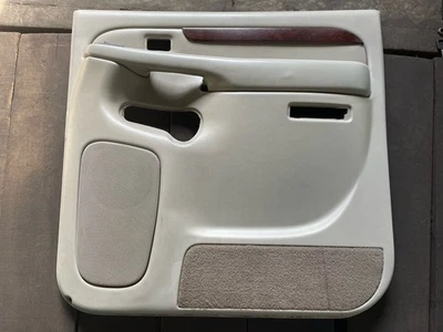 03-06 凯迪拉克凯雷德 EXT 原始设备制造商右后门卡面板 #BR1-5 — 第 1/4 张图片