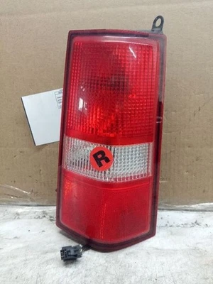 Luz trasera derecha del lado del pasajero Chevrolet Express G2500 2003-2021 OEM Foto 1 de 4