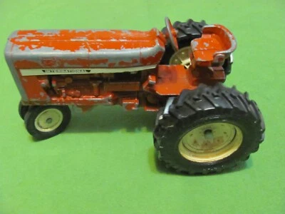 Vintage ERTL International Red Toy Tractor 351 w/ 18-4-34 Wheels 8" - USA - Image 1 of 4