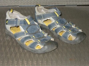 Talla 10 m Usado en Excelente Condición Saltar Frijoles Informales Sandalia Zapatos Niños Pequeños HK LP Gris Amarillo - Imagen 1 de 3