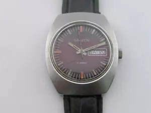 Vintage Gruen Watch Burgundy Dial Day/Date 1970's 17j Cal UT 31 - Picture 1 of 6