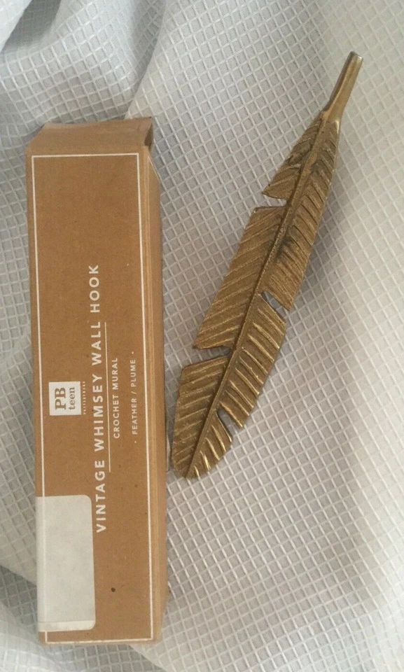 Gancho pluma Pottery Barn Teen dorado vintage novedad sin herrajes Foto 1 de 1
