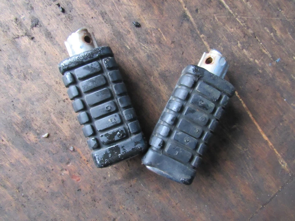 Honda VF1100 S V65 1984 sable estriberas traseras izquierda derecha Foto 1 de 1