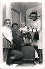 Schauspieler RPPC Sean Connery Familie 1964 echtes Foto Postkarte Vintage
