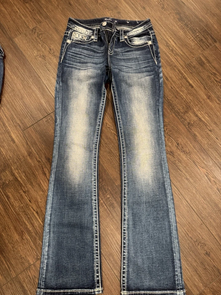 Miss Me Jeans Women's 26 Bootcut Blue Denim Low-Rise Medium Wash .. inseam 31/32 - Image 1 of 4