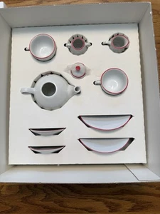 American Girl Pleasant Company ❤️ Molly's China Tea Set Original Packaging - Picture 1 of 6