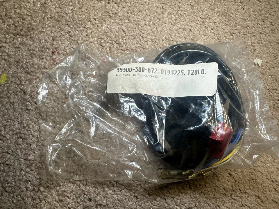 Interruptor de manillar derecho Honda 1969 1970 Honda CB750 NOS 35300-300-672 Foto 1 de 2