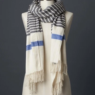 Acogedora bufanda bretona a rayas con flecos usada en excelente estado Foto 1 de 4