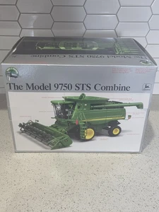 Ertl Precision Series II - John Deere Model 9750 STS Combine - 1:32  - Picture 1 of 20