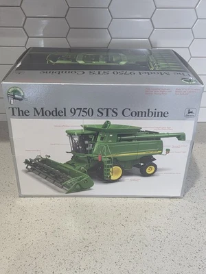 Ertl Precision Series II - John Deere Model 9750 STS Combine - 1:32  - Image 1 of 4