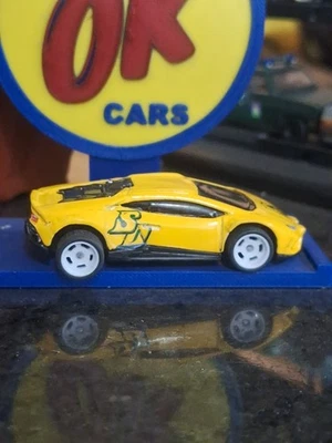 Cargadores Hotwheels personalizados San Diego Lamborghini Huracan Sterrato intercambiados con ruedas... Foto 1 de 4