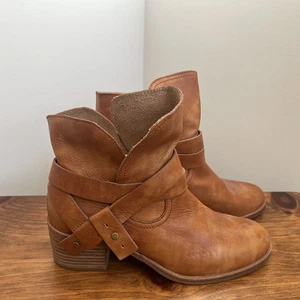 NEW UGG ELORA Chestnut Leather Ankle Boots Size 8 Boho Biker - Picture 1 of 11
