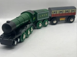 Tren de madera Brio EL ESCOCÉS VOLADOR #33433 Trenes de la Serie Mundial Usado en Excelente Condición RARO - Imagen 1 de 8