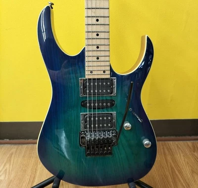 IBANEZ RG370AHMZ Usado Cuerpo de Ceniza Cuello de Arce Diapasón de Arce Verde con Estuche Suave Foto 1 de 4