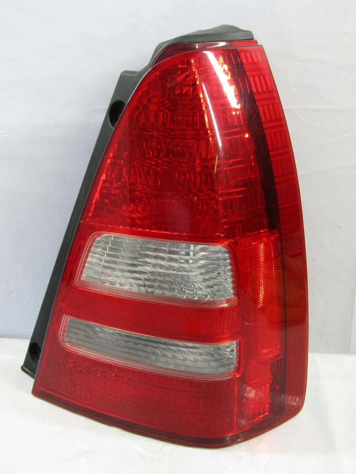 Conjunto de luces traseras laterales para pasajero derecho Subaru Forester 2003-2005 OEM Foto 1 de 4