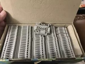 Box Of 50 Voltage Terminal Blocks ( Phoenix Contact) Item 3100091 - Picture 1 of 3