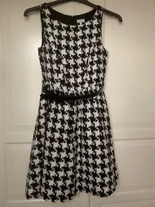 Beautiful Skater dress in large houndstooth woven pattern with tulle underskirt - Picture 1 of 5