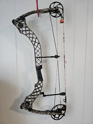 Mathews Helim Heli-m Compound Bow - Image 1 of 4