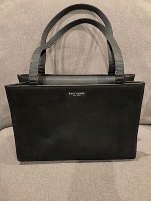 Bolso de hombro Kate Spade negro clásico vintage con acabado satinado de nailon Foto 1 de 4