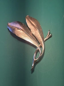 Vintage Crown Trifari Brooch Pin Silver Tone Brushed & Shiny Leaves Signed Large - Picture 1 of 8