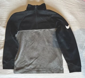Nike Golf Langarm Pullover Kinder 8-10 Jahre Medium Viertelreißverschluss schwarz/grau  - Bild 1 von 3