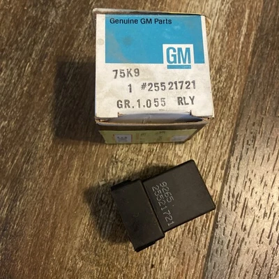 Nuevo de Lote Antiguo OEM GM 1984-1985 Oldsmobile Conjunto de Relé Cutlass-Ventilador de Enfriamiento del Motor 25521721 Foto 1 de 4