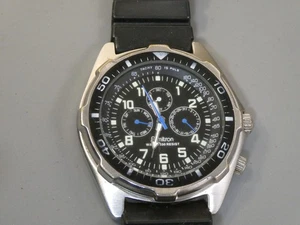 Reloj de buceo Armitron para hombre tono plateado esfera negra día fecha 100M - Imagen 1 de 7