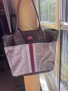 Large Tommy Hilfiger Allover Logo Tan And Burgundy Tote Purse 12×12×5 Very Clean - Picture 1 of 6