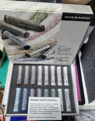 DALER ROWNEY ARTISTAS PASTELES SUAVES GRIS SELECCIÓN 16 PASTELES REDONDOS Foto 1 de 4