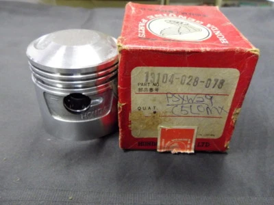 Honda S90 CL90 L90 SL90 Piston 0.75 NOS ATC90 CM91 2nd Over Size 13104-028-070 Foto 1 de 4
